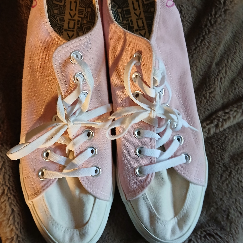 Skicks Stylish Pink Canvas Sneakers Size 10M